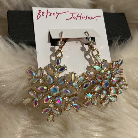 NEW! Betsey Johnson Snowflake Statement Earrings - Picture 8 of 8